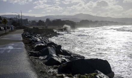 Strong waves leading to a wet pedestrian path along the ocean